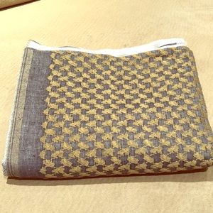 Gray/tan keffiyeh scarf